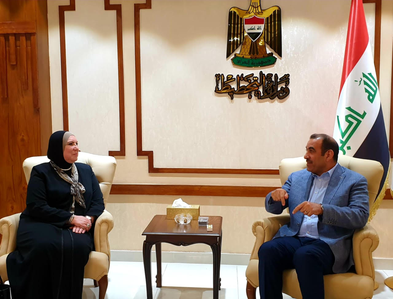 وزيرة التجارة مع وزير التخطيط العراقي 