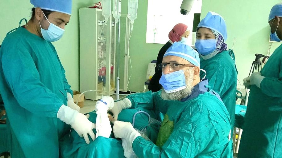 عملية بالمنظار الجراحي لمفصل الفك 