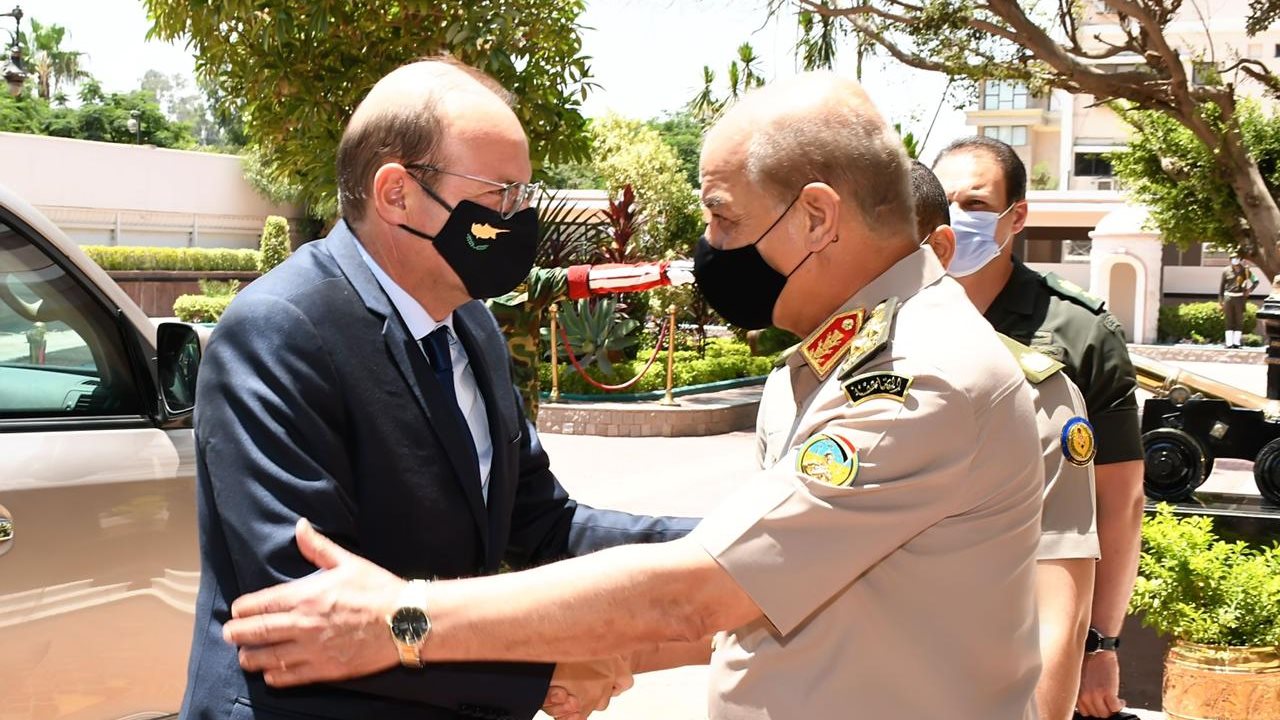 الفريق أول محمد زكى القائد العام للقوات المسلحة