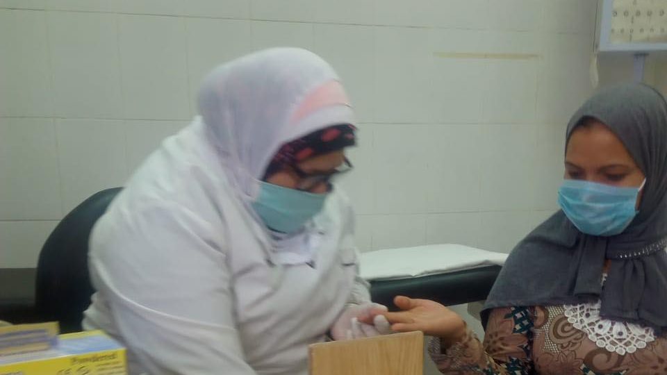 الكشف الطبي على المرضى بالمنيا 