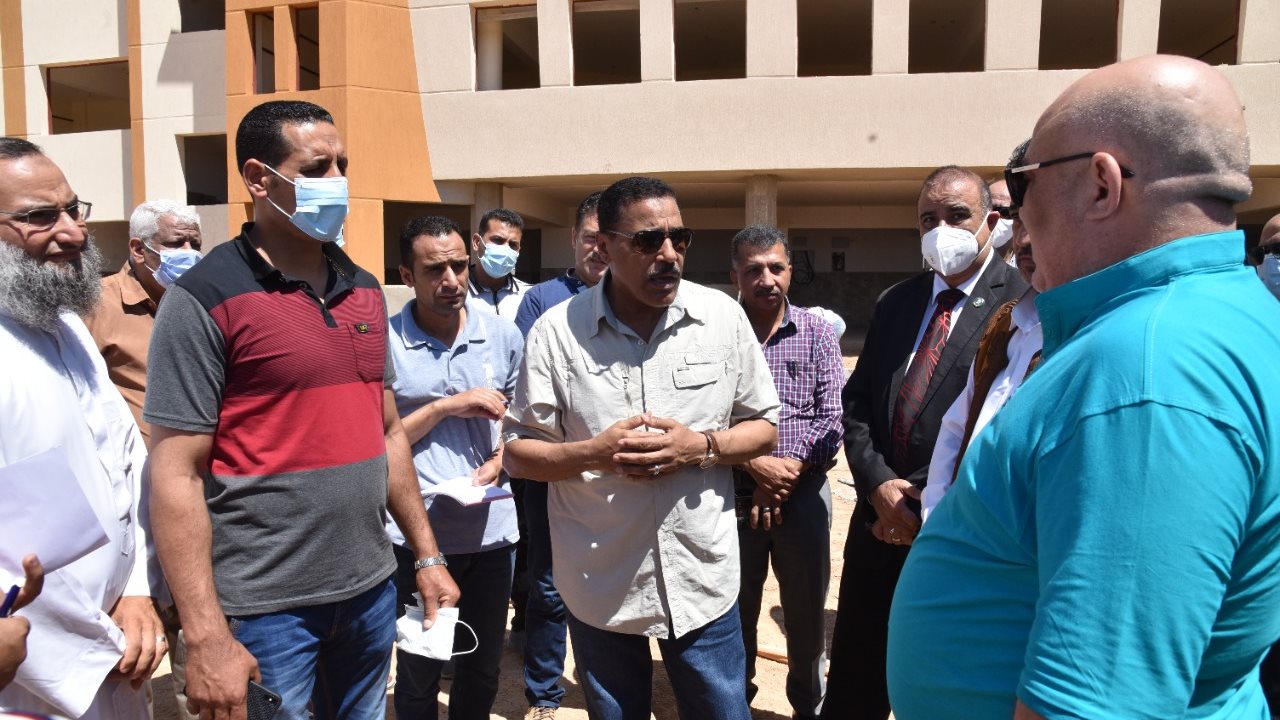 محافظ مطروح ويتفقد عدد من المدارس الجديدة