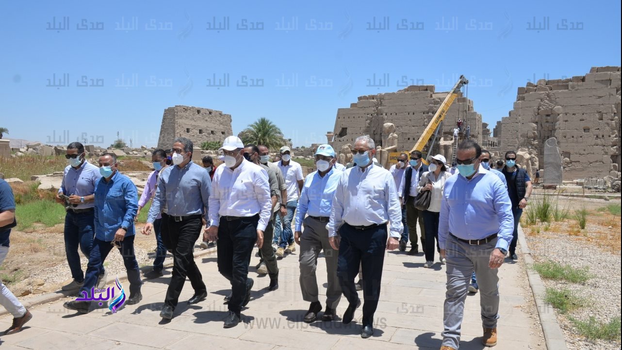 جولة رئيس الوزراء في طريق الأقصر 