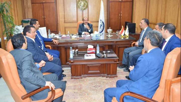 رئيس جامعة العريش يلتقي وفد نقابة المحامين بسيناء 