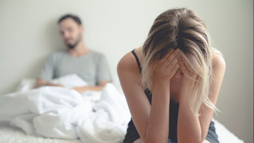زوج يفاجئ زوجته بطلب صادم في شهر العسل 