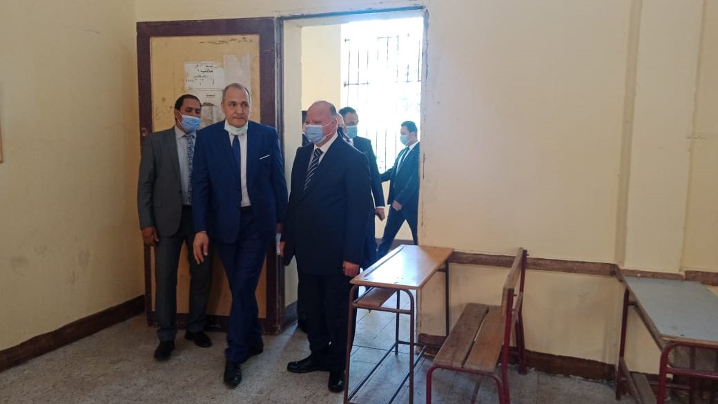 محافظ القاهرة خلال الجولة