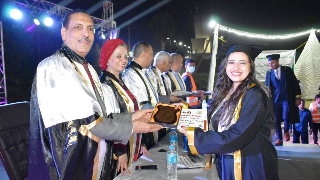 نقابة المهندسين بأسيوط تشارك في تكريم خريجي الدفعة 60  