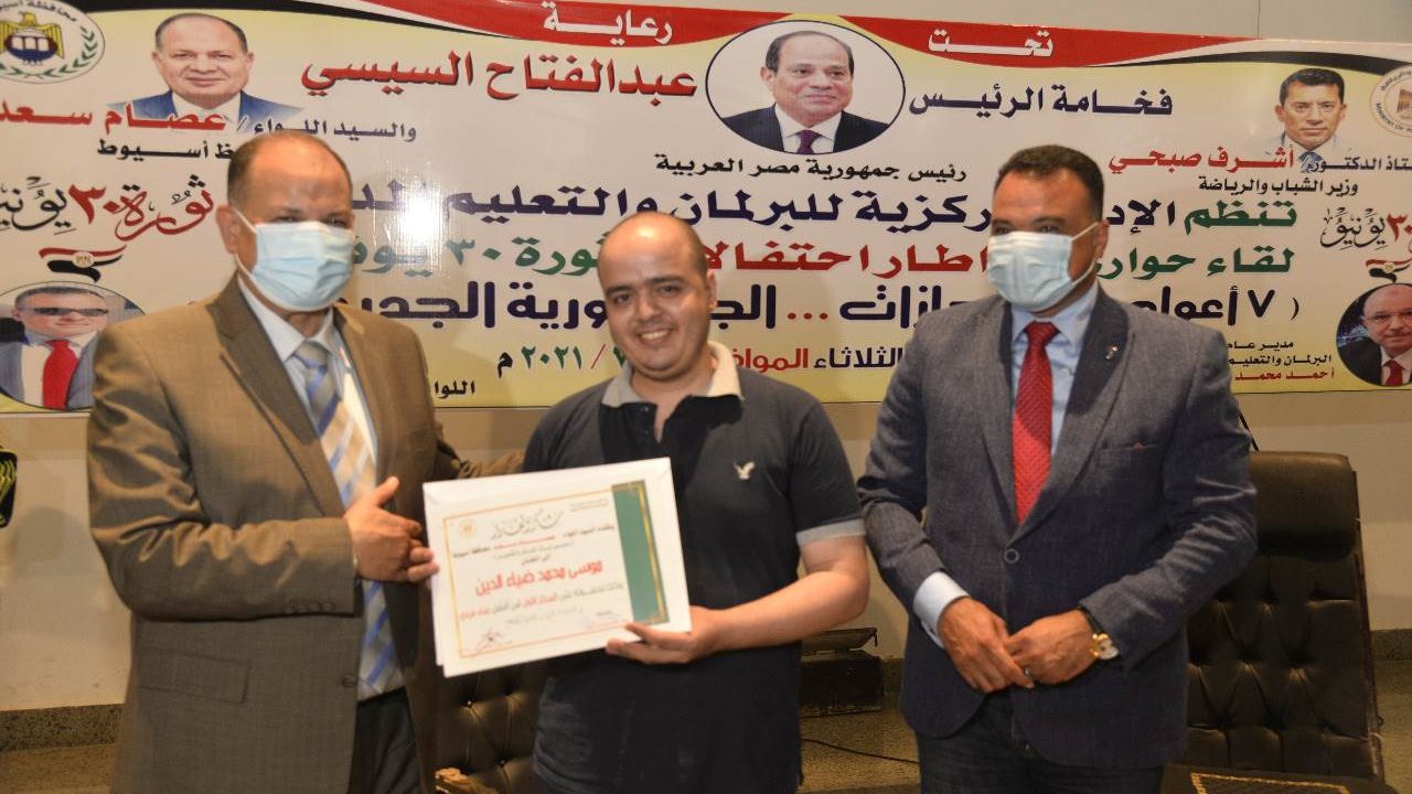 محافظ أسيوط خلال احتفالات ذكرى ثورة 30 يونيو 