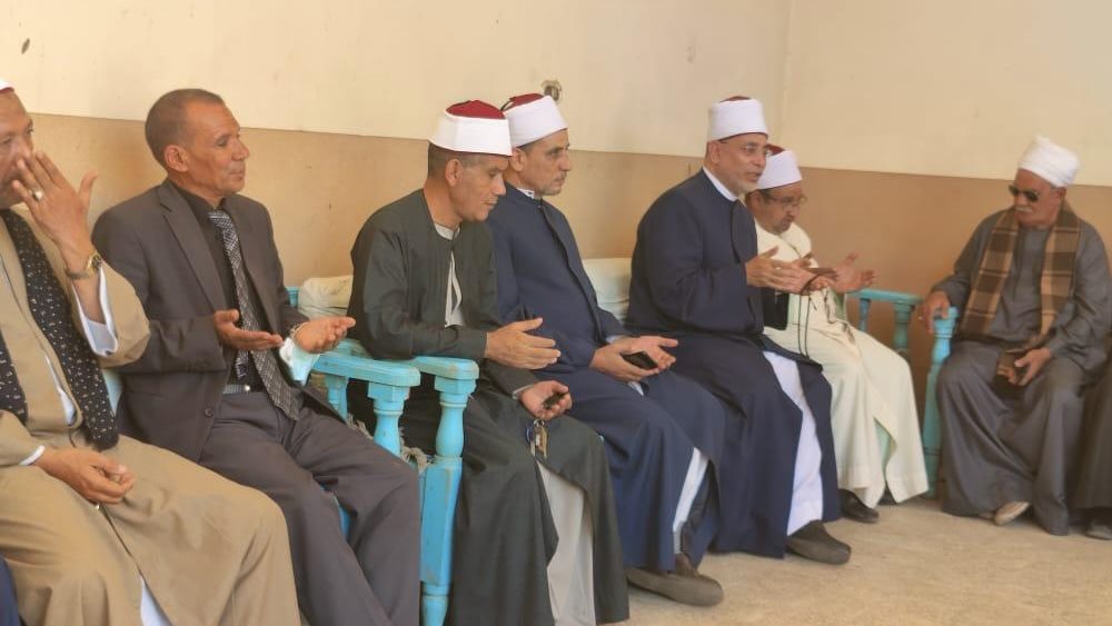 أثناء تقديم واجب العزاء
