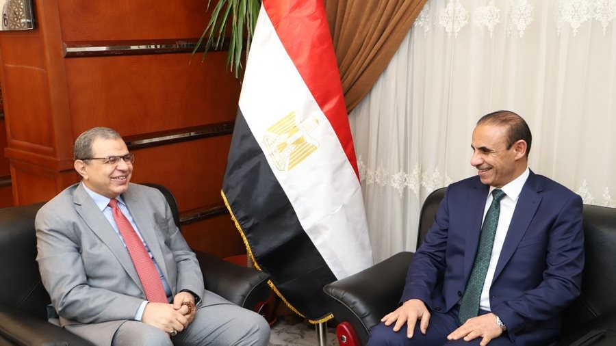 وزيرا القوي العاملة  مع نظيرة العراقي خلال جلسة المباحثات