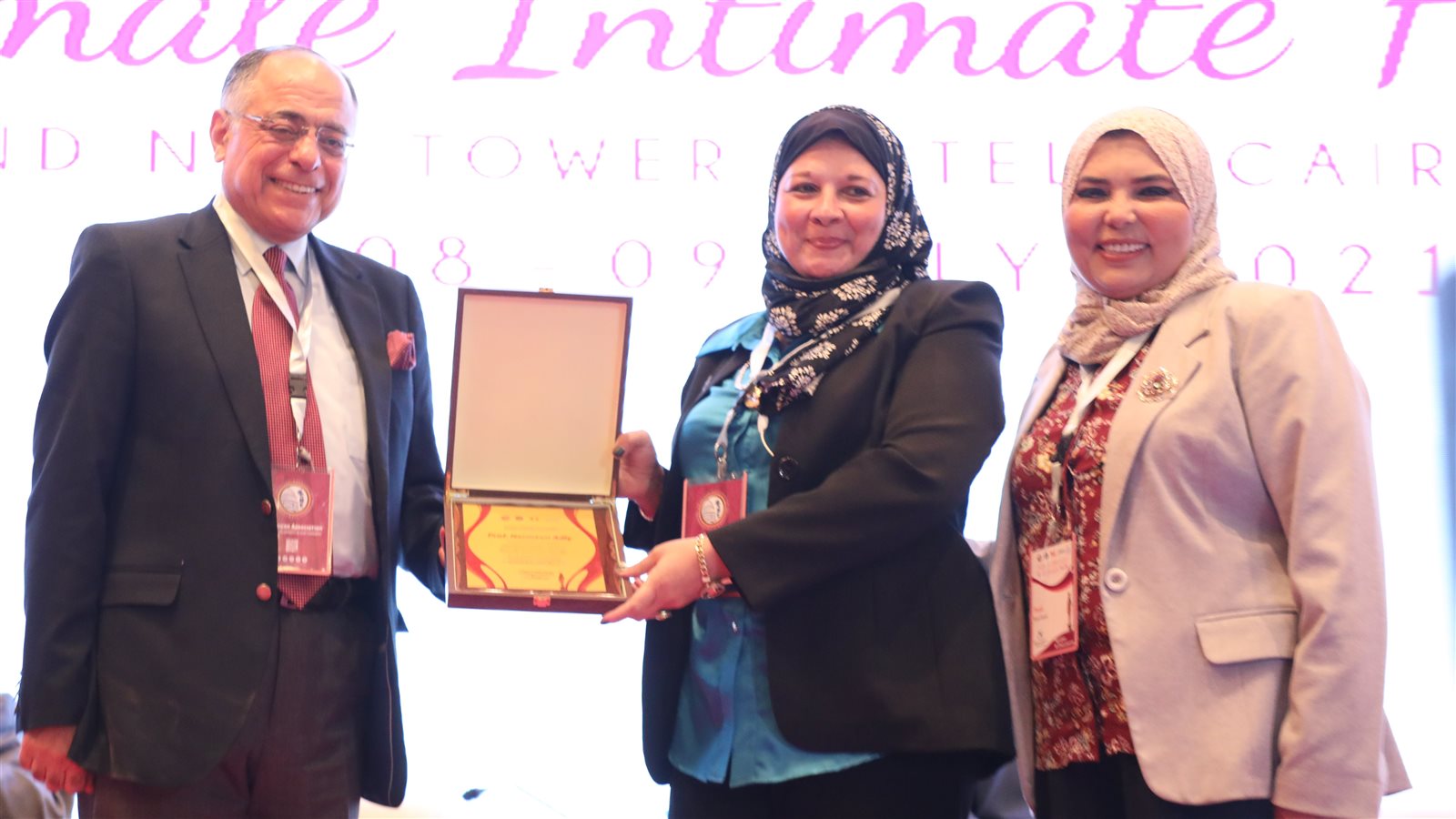 مؤتمر طب التجميل النسائي يواجه مشاكل المرأة الحميمة