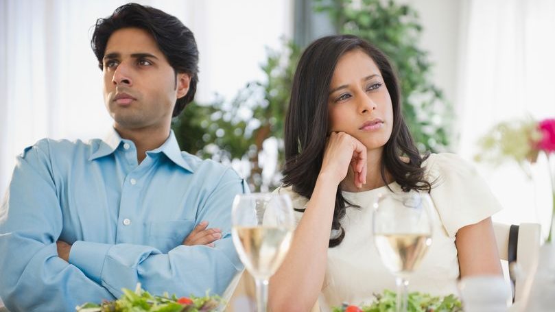 شاب يتراجع عن الزواج من حبيبته لهذا السبب 