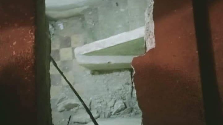 بالصور .. أنهيار جزئي بمنزل سكني بالمحلة ولجنة هندسيه لتعاين