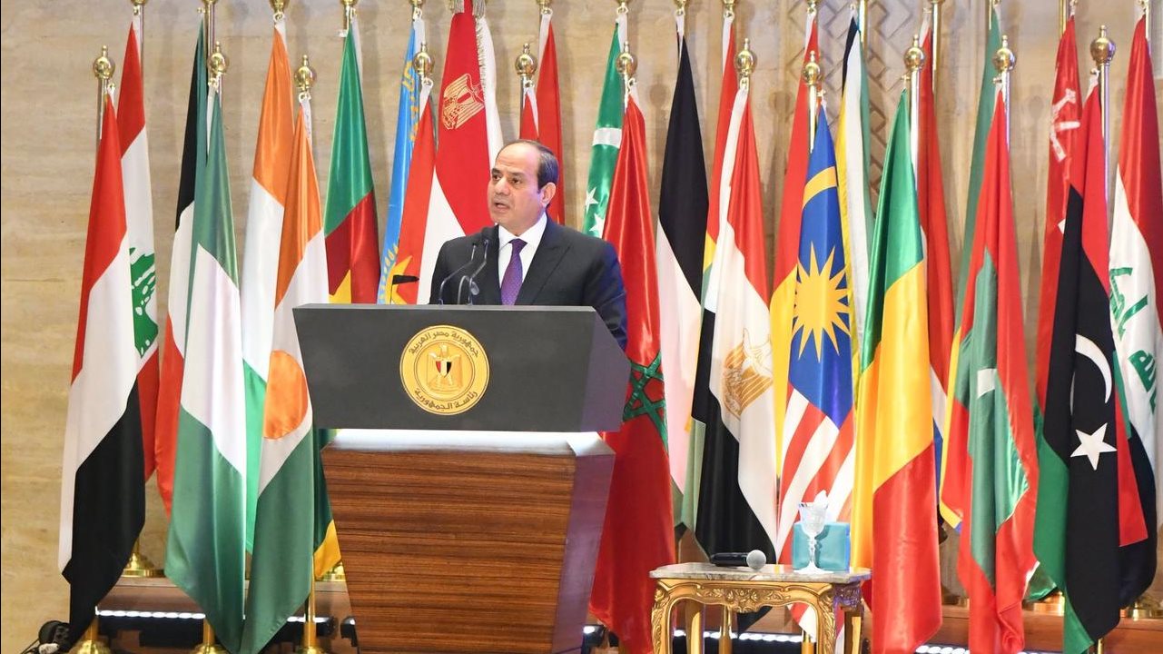 الرئيس السيسي أثناء افتتاحه مؤتمر منظمة العالم الإسلامي
