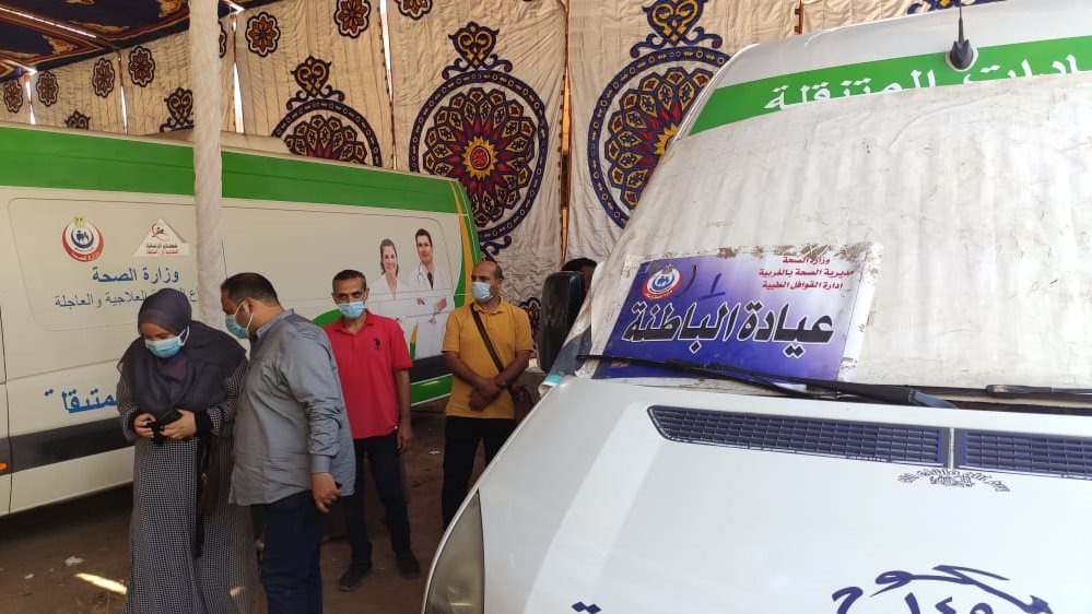 الكشف على 420 شخص  بالقافلة طبية ضمن مبادرة «حياة كريمة» 