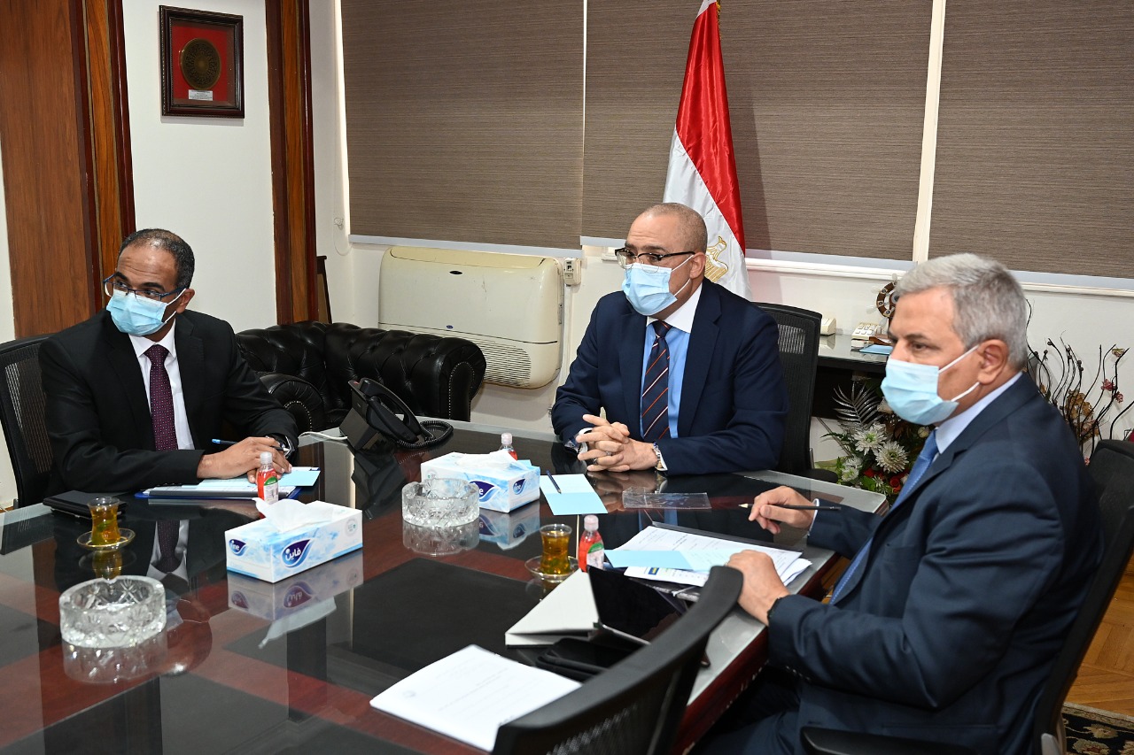 وزيرا الإسكان والمالية