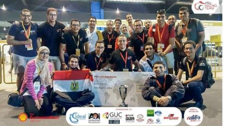 طلاب جامعة عين شمس