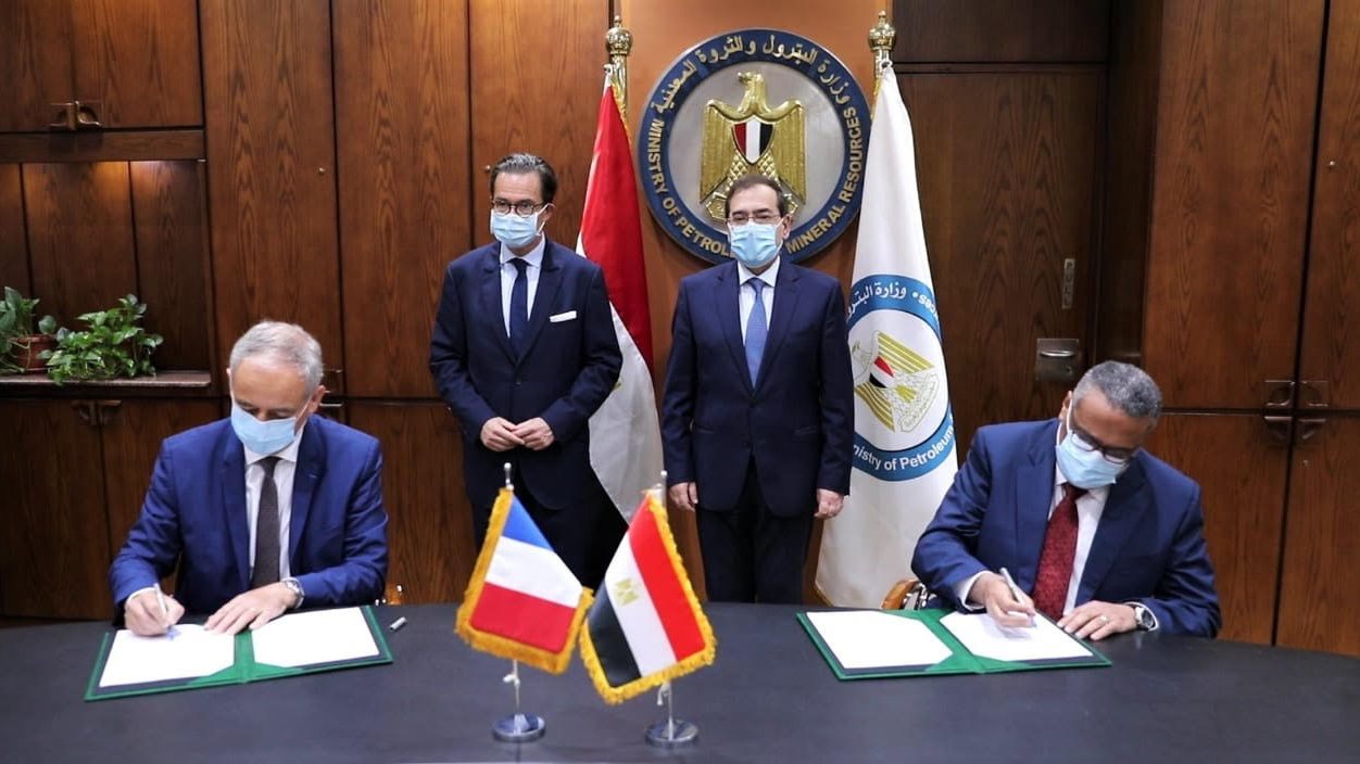 توقيع عقد الأعمال الهندسية لرخص تصنيع مجمع البحر الأحمر