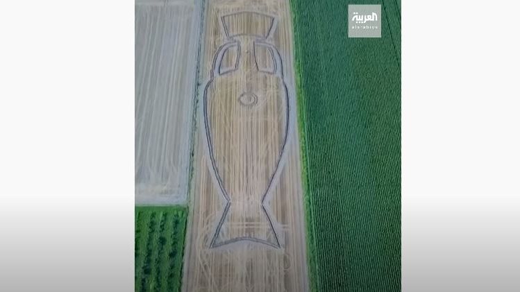 إيطالي يرسم كأس اليورو على مساحة 200 متر
