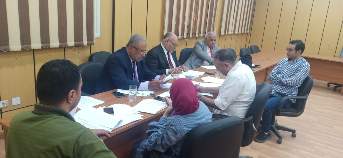 اجتماع لجنة التحكيم