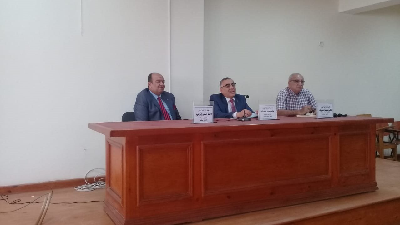 نائب رئيس جامعة الفيوم أثناء اللقاء