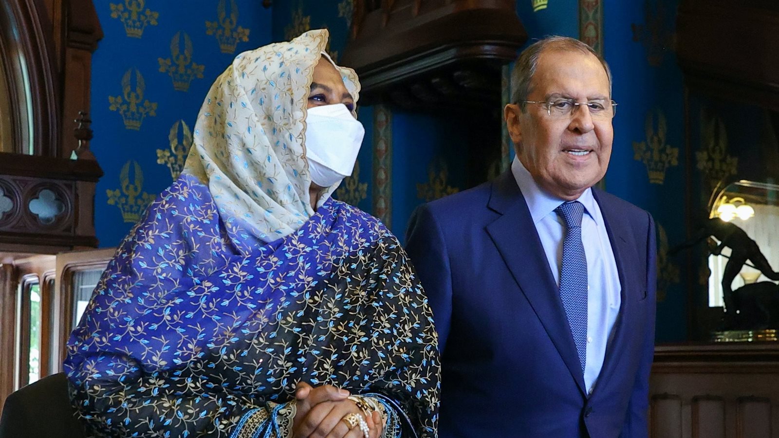 سيرجي لافروف والدكتورة مريم الصادق المهدي