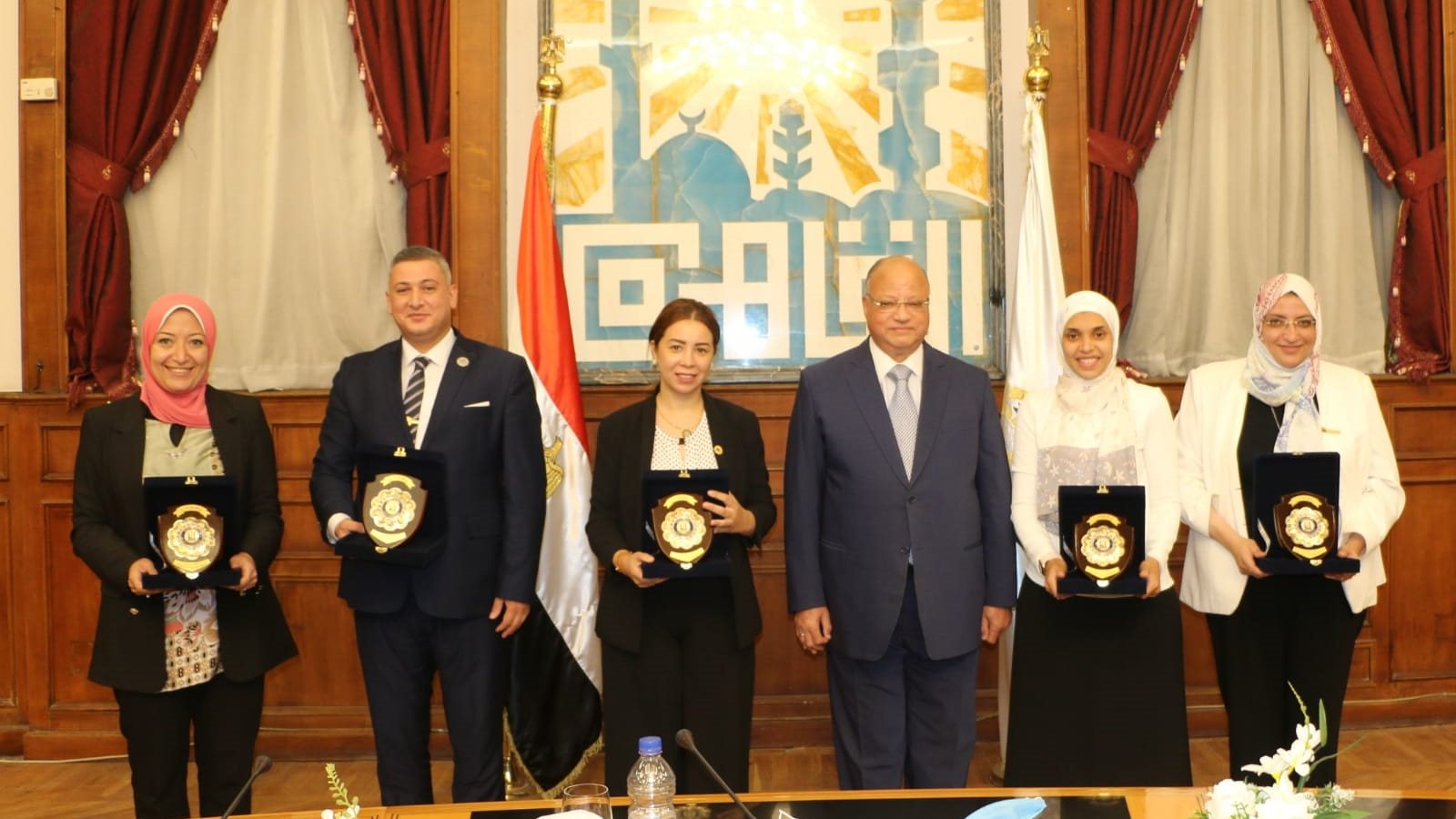 محافظ القاهرة خلال اللقاء