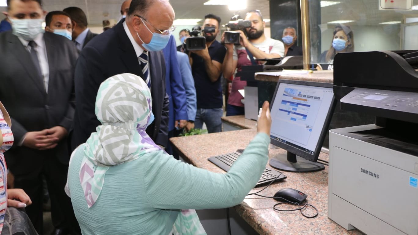 محافظ القاهرة خلال الجولة