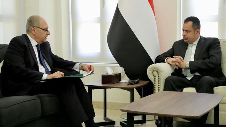 السفير المصري لدى الجمهورية اليمنية يلتقي رئيس الوزراء اليمن