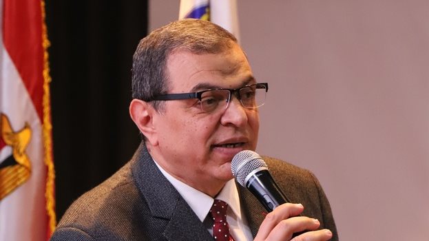 محمد سعفان وزير القوي العاملة 