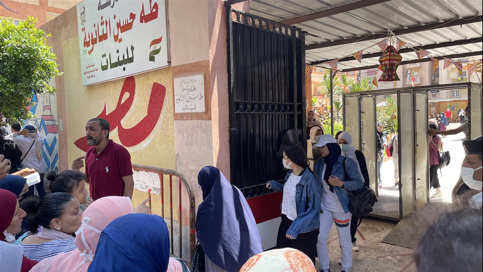 خروج الطالبات من لجان الامتحانات 