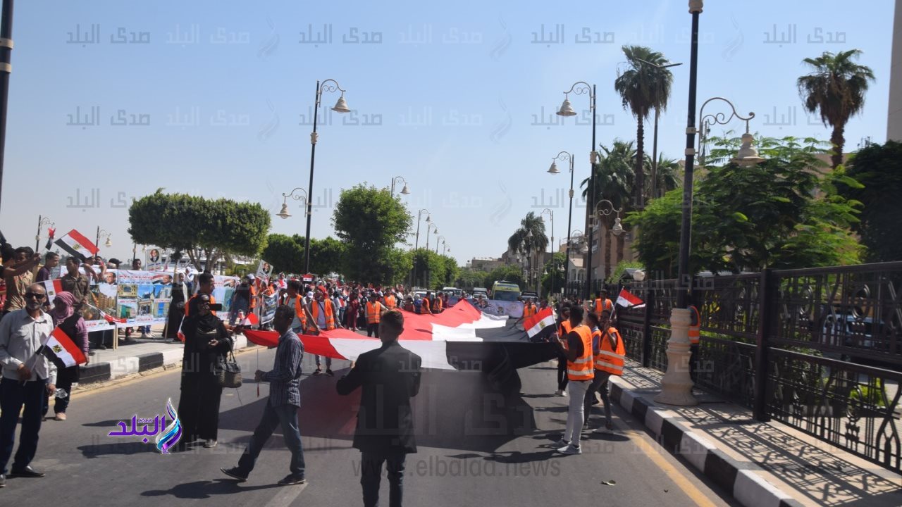 مسيرة بالأقصر احتفالا بذكرى 30 يونيو 