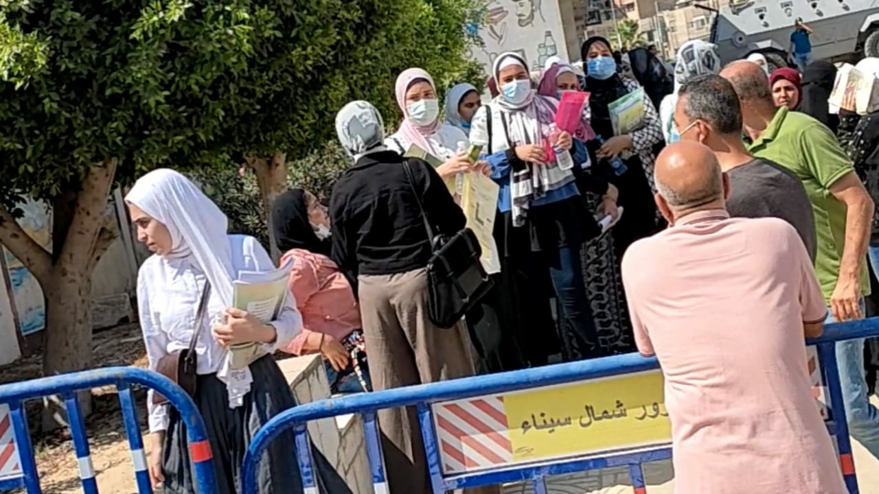 طلبة الثانوية العامة بسيناء يؤدون الامتخان