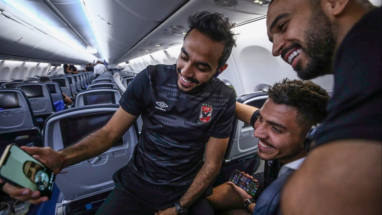 لاعبوا الاهلي ومؤمن زكريا 