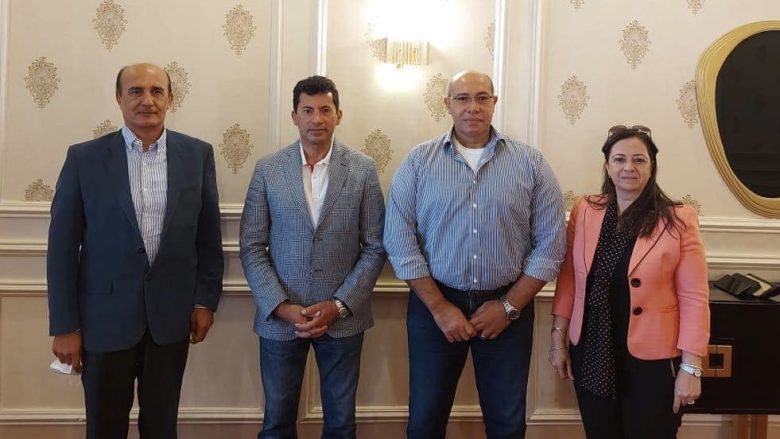 فى حضور رئيس اتحاد التجديف.. وزير الرياضة يكرم حاتم قنديل
