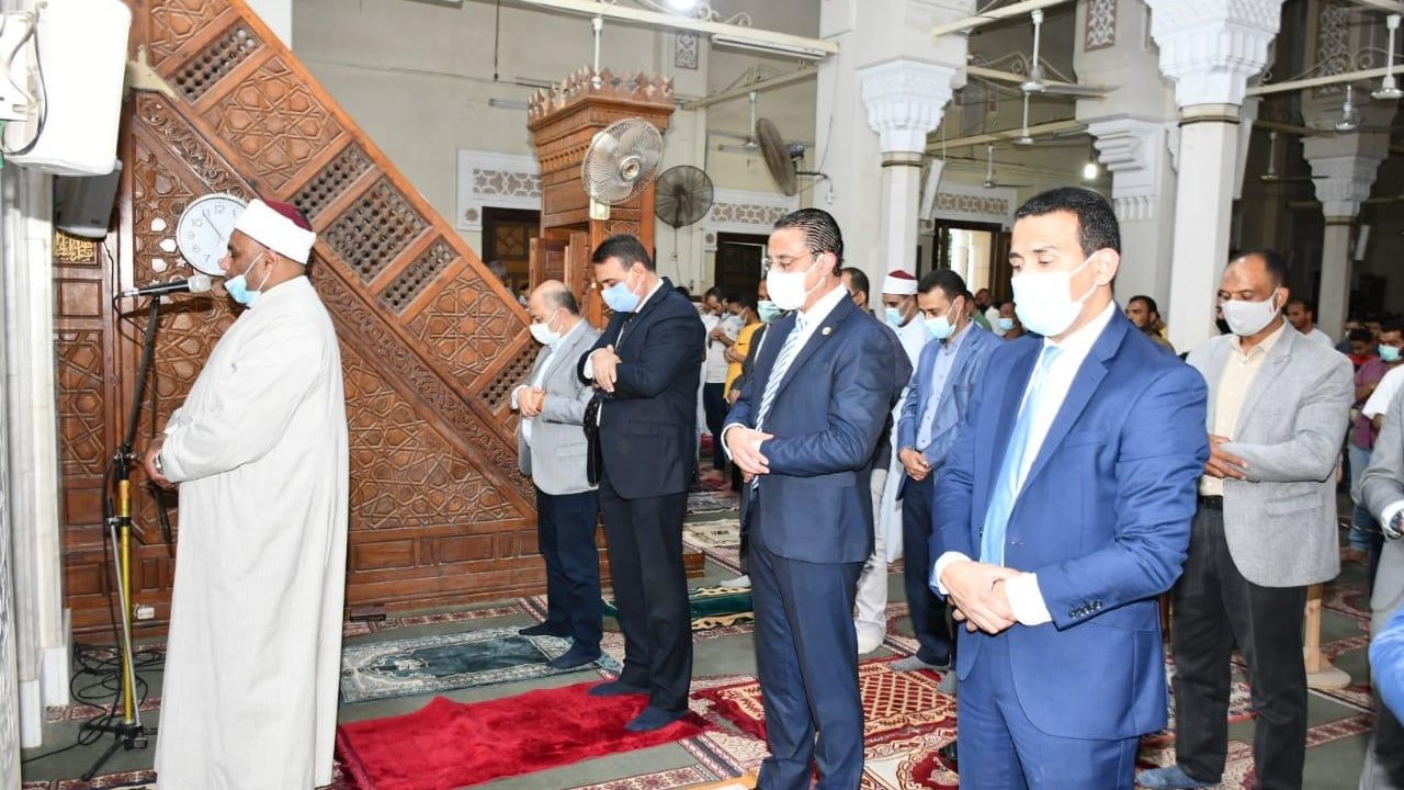 محافظ الفيوم أثناء صلاة عيد الاضحى المبارك