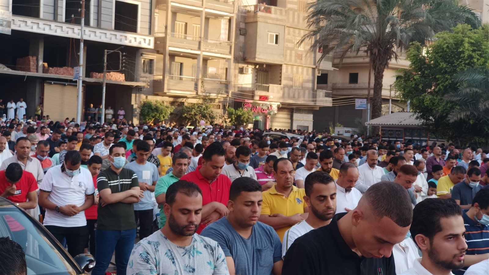احتفالات العائلات بالحدائق والميادين العامة بالغربية