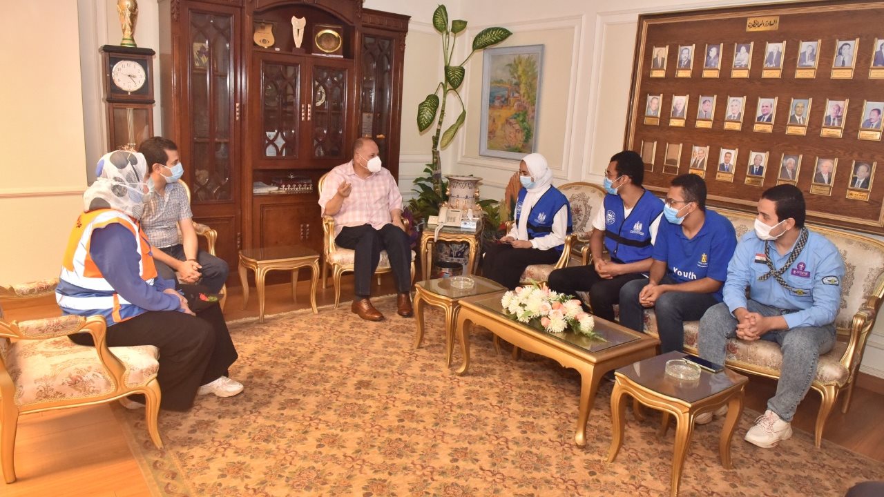 محافظ أسيوط يستقبل شباب مبادرة YLY  للتهنئة بعيد الاضحى