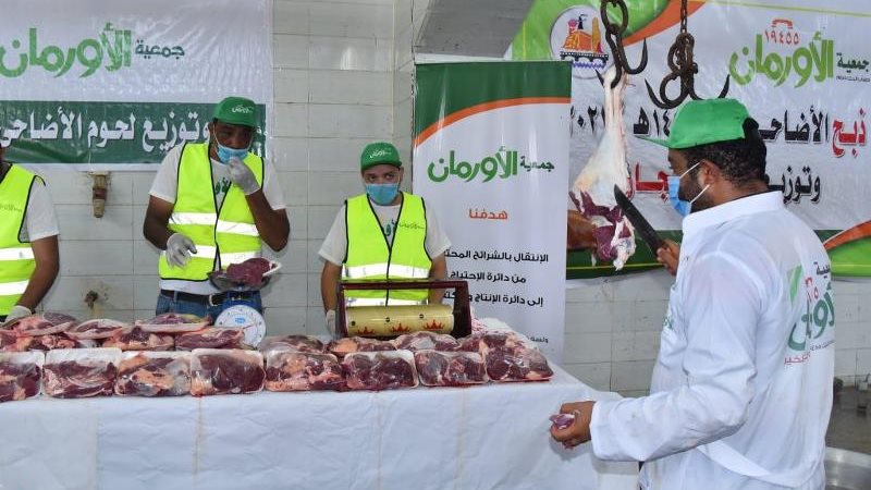 ذبح ٣٠ عجل لتوزيعهم على الأسر الأكثر إحتياجاً  بالشرقية 