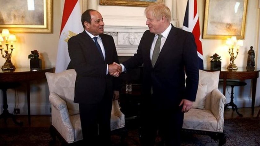 الرئيس السيسي يلتقي جونسون في وقتٍ سابق