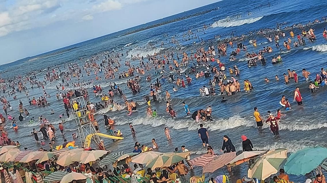 راس البر تحذر المصطافين من النزول للبحر