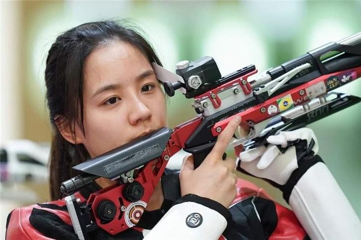 الصينية كيان يانج تفتتح الميداليات الذهبية بالأولمبياد