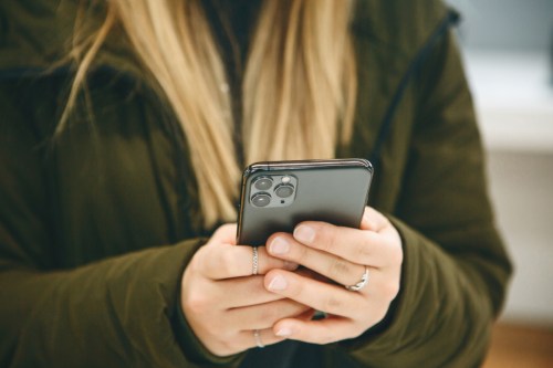 خطأ قاتل ترتكبه في هاتفك الآيفون يؤدى لاختراقك