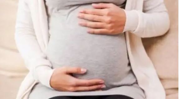حكم إخراج كفارة إفطار عامين بسبب الحمل