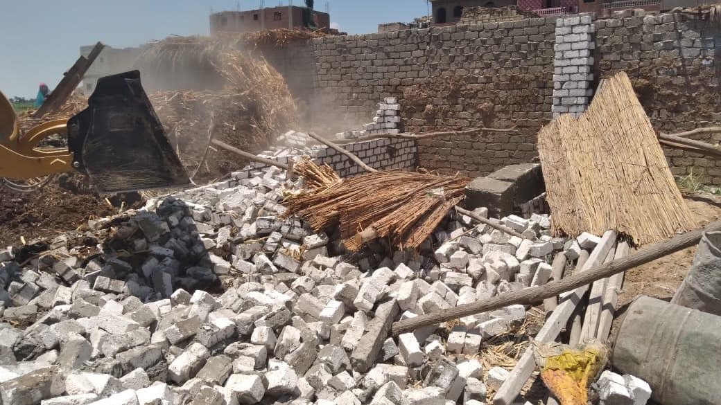بعض حالات الازالة  للمبانى المخالفة بالفيوم