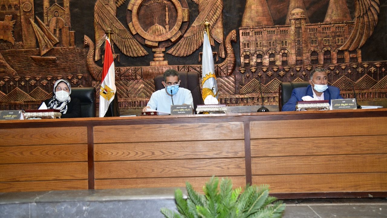 محافظ الغربية يناقش مشروعات بقريتي نهطاي وتفهنا العزب بزفتي