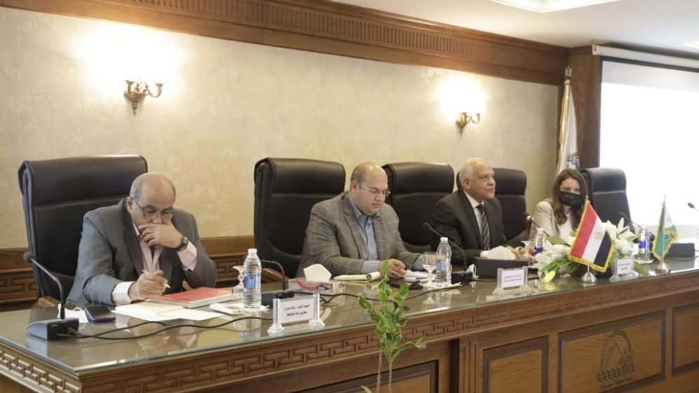 اجتماع محافظ الجيزة 