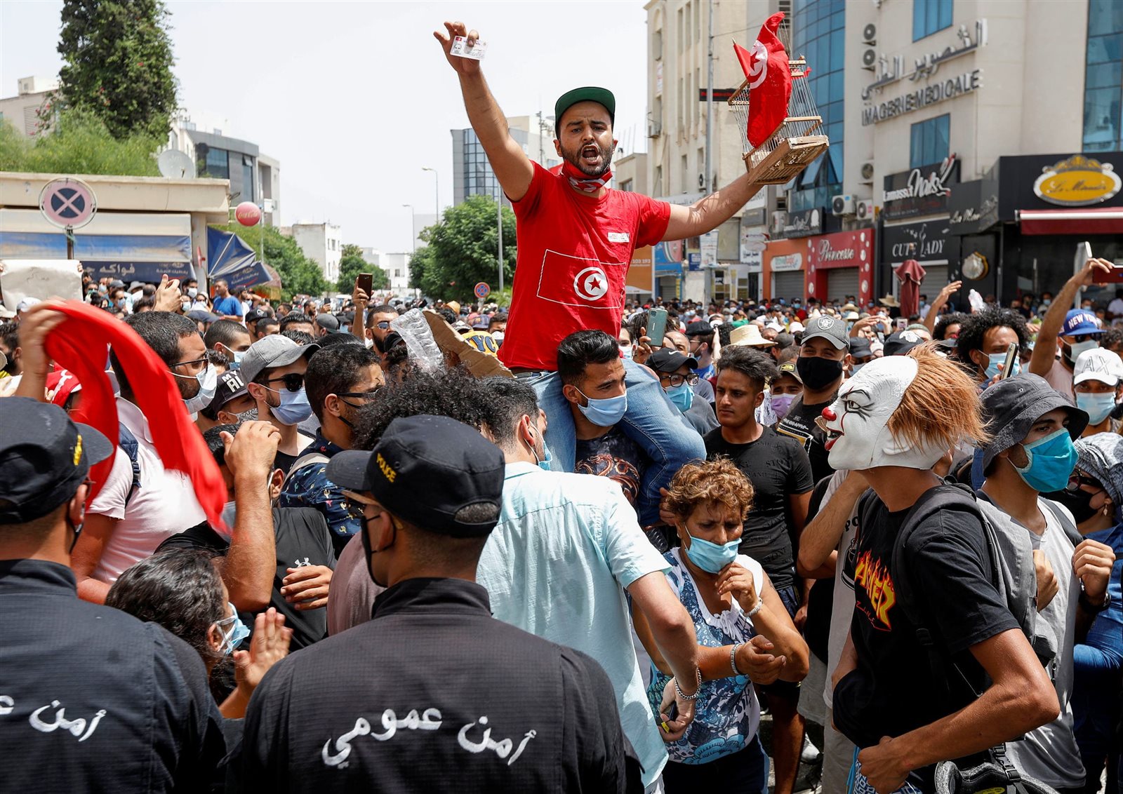 مظاهرات تأييد لسعيد في تونس