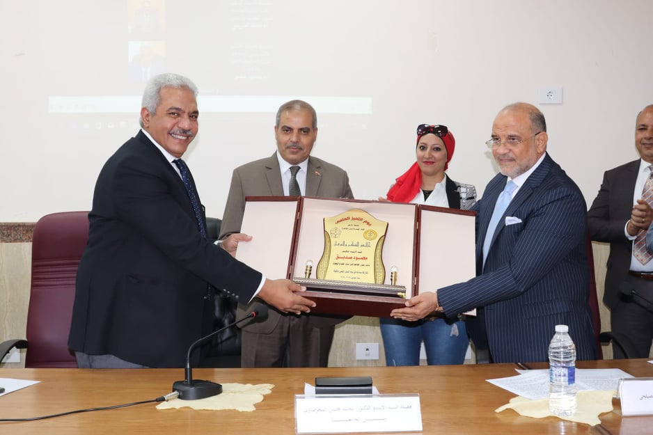 رئيس جامعة الأزهر يشهد احتفال كلية الهندسة بيوم التمييز  رئيس جامعة الأزهر يشهد احتفال كلية الهندسة بيوم التمييز