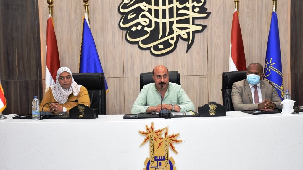 جانب من إجتماع حياة كريمة برئاسة محافظ أسوان