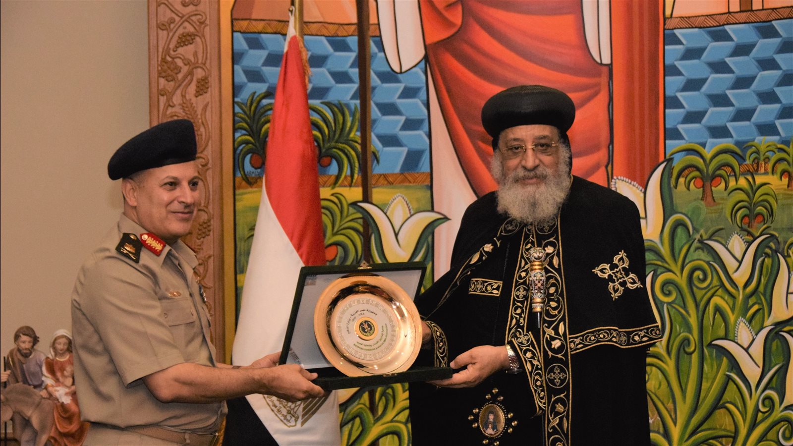 البابا تواضروس ومدير جمعية المحاربين القدماء وضحايا الحرب